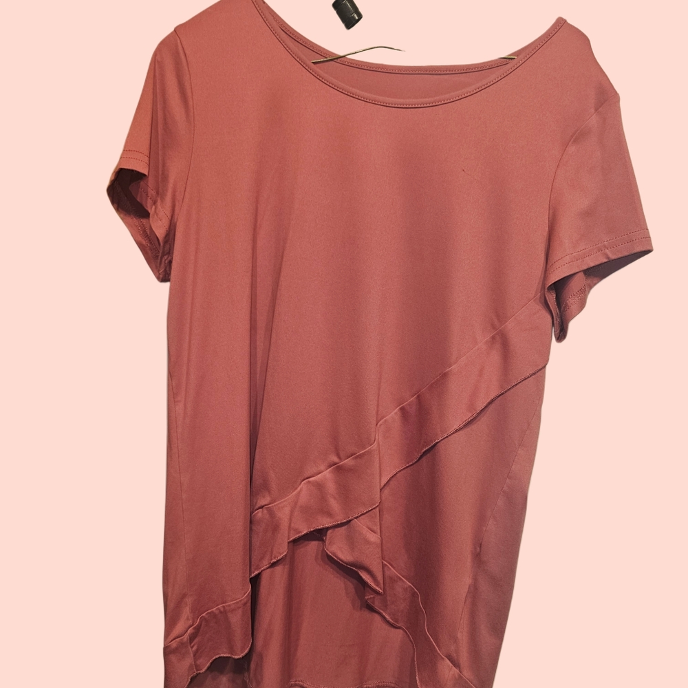 NWOT SHEIN Pink Short-Sleeve Asymmetrical T-shirt. 👚 #SHEIN #Tshirt 👕👚